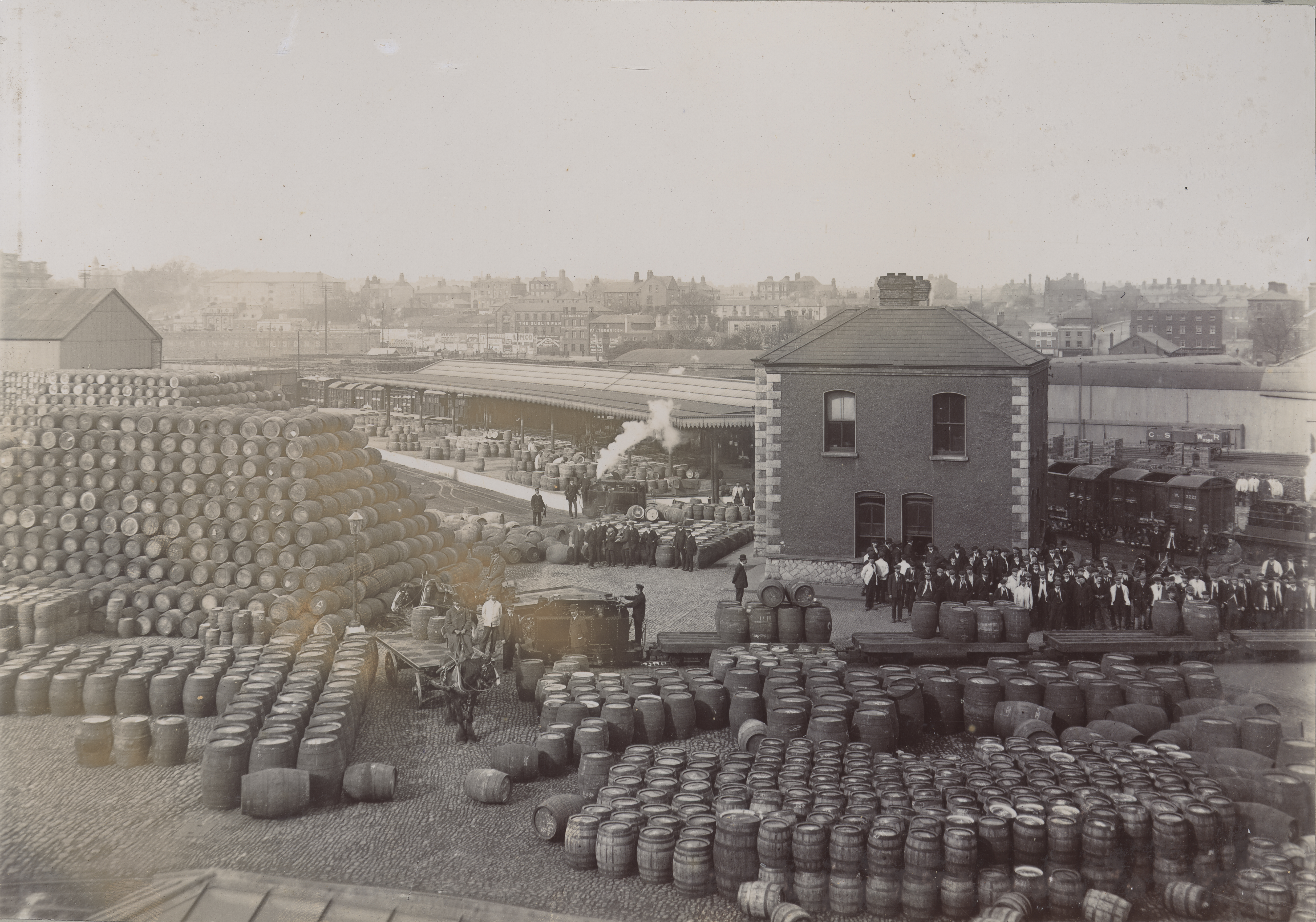 Видео начала 20 века. Пивоварня Guinness 1910. Пивоварня Guinness 1910 год. Дублин 1910-е. Пивовар Гиннесс 19 век.